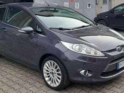Grigio Usata 2012 Ford Fiesta Titanium Tre volumi | 4290 € (Buon prezzo)