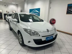 Bianco Usata 2010 Renault Mégane III Tre volumi | 3800 € (Buon prezzo)