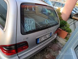 Usata 2001 Mercedes E320 Avantgarde Station wagon | 2500 €