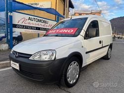 Bianco pastello Usata 2009 Opel Combo Furgone | 4497 €