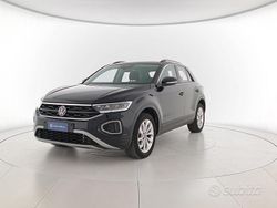 Deep black perlato Usata 2023 VW T-Roc Life SUV | 23.200 € (Buon prezzo)