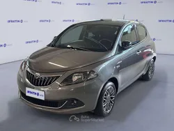 Grigio pietra [695] metalliz Usata 2023 Lancia Ypsilon Gold Due volumi | 11.040 € (Ottimo prezzo)