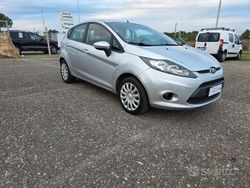 Grigio Usata 2011 Ford Fiesta Due volumi | 4000 € (Buon prezzo)
