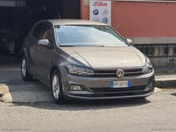 Grigio Usata 2018 VW Polo Comfortline Tre volumi | 9990 € (Buon prezzo)