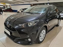Nero Usata 2020 Toyota Yaris Hybrid Active Tre volumi | 16.500 € (Buon prezzo)
