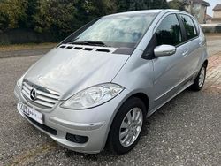 Grigio Usata 2007 Mercedes A180 Elegance Tre volumi | 2800 € (Buon prezzo)