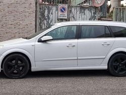 Usata 2009 Opel Astra Sport Station wagon | 2100 € (Buon prezzo)