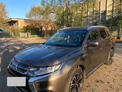 Usata 2016 Mitsubishi Outlander P-HEV SUV | 12.500 €