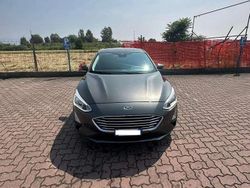 Grigio Usata 2019 Ford Focus Tre volumi | 14.000 € (Buon prezzo)