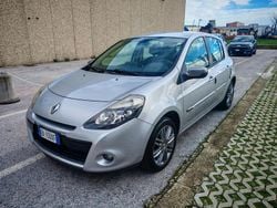 Argento Usata 2011 Renault Clio II Dynamique Tre volumi | 4500 € (Buon prezzo)