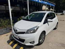 Bianco Usata 2014 Toyota Yaris Lounge Tre volumi | 8900 € (Cara)