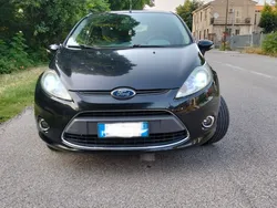 Usata 2010 Ford Fiesta Due volumi | 4480 € (Buon prezzo)