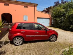 Usata 2006 Ford Fiesta Due volumi | 1700 € (Buon prezzo)