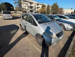 Grigio Usata 2007 Mercedes 180 Tre volumi | 500 € (Ottimo prezzo)