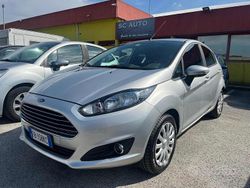 Grigio Usata 2015 Ford Fiesta Tre volumi | 7500 € (Buon prezzo)