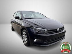 Nero Usata 2021 VW Polo Comfortline Tre volumi | 14.200 € (Buon prezzo)