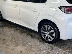 Bianco Usata 2020 Peugeot 208 Active Due volumi | 12.300 € (Buon prezzo)