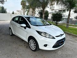 Bianco Usata 2010 Ford Fiesta Due volumi | 2900 € (Ottimo prezzo)