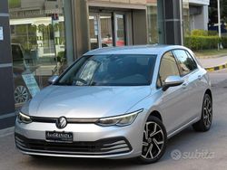 Grigio Usata 2022 VW Golf VIII Life Tre volumi | 18.790 € (Buon prezzo)