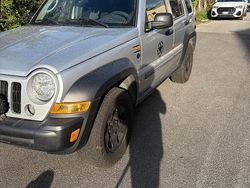 Usata 2006 Jeep Cherokee SUV | 4250 € (Ottimo prezzo)