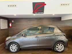 Grigio Usata 2014 Toyota Yaris Hybrid Lounge+ Tre volumi | 8980 € (Buon prezzo)
