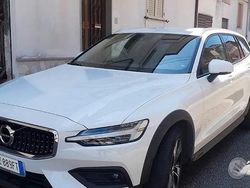 Bianco Usata 2020 Volvo V60 CC Station wagon | 34.000 € (Buon prezzo)
