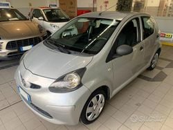 Grigio Usata 2008 Toyota Aygo Due volumi | 3590 € (Buon prezzo)