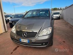Beige Usata 2011 Mercedes A160 Elegance Tre volumi | 2600 € (Buon prezzo)