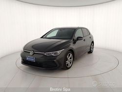 Grigio Usata 2023 VW Golf VIII R-line Tre volumi | 25.800 € (Buon prezzo)