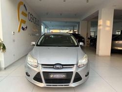 Grigio perlato Usata 2012 Ford Focus Tre volumi | 4500 € (Buon prezzo)