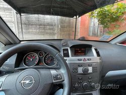 Grigio Usata 2008 Opel Zafira Monovolume | 500 € (Super prezzo)
