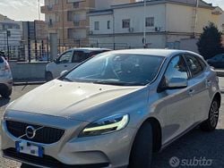 Grigio Usata 2018 Volvo V40 Business Edition Tre volumi | 9990 € (Buon prezzo)