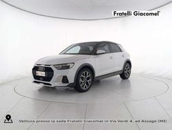 Bianco ghiacciaio metallizzato grigio ma Usata 2021 Audi A1 Admired Tre volumi | 19.400 € (Buon prezzo)