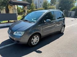 Grigio Usata 2010 Fiat Idea Monovolume | 2300 € (Buon prezzo)