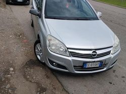Grigio Usata 2010 Opel Astra Station wagon | 3500 € (Buon prezzo)