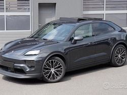Grigio scuro Usata 2025 Porsche Macan 4 Electric SUV | 87.230 € (Super prezzo)