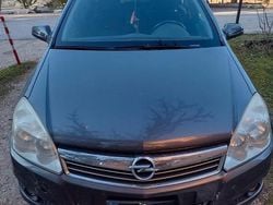 Usata 2009 Opel Astra Station wagon | 1400 € (Buon prezzo)