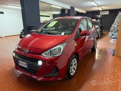Rosso Usata 2017 Hyundai i10 Style Due volumi | 6800 € (Buon prezzo)