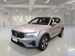 Argento Usata 2022 Volvo XC40 Core SUV | 22.050 € (Buon prezzo)