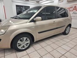 Giallo metallizzato Usata 2007 Renault Scénic II Authentique Monovolume | 2900 € (Cara)