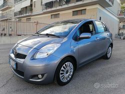 Grigio Usata 2011 Toyota Yaris Tre volumi | 6300 € (Cara)