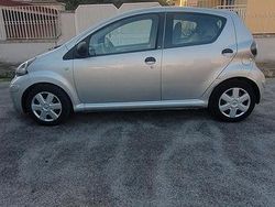 Grigio Usata 2011 Toyota Aygo Due volumi | 4150 € (Ottimo prezzo)