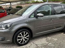 Grigio Usata 2013 VW Touran Comfortline Monovolume | 10.000 € (Cara)