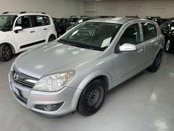 Argento Usata 2007 Opel Astra Cosmo Tre volumi | 2900 € (Buon prezzo)