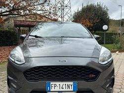 Grigio Usata 2018 Ford Fiesta ST-Line Tre volumi | 10.200 € (Buon prezzo)