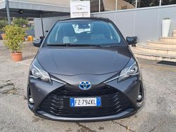 Grigio Usata 2019 Toyota Yaris Hybrid Business Edition Tre volumi | 14.900 € (Cara)