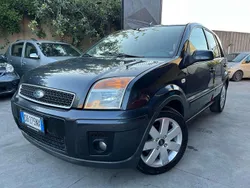 Grigio Usata 2006 Ford Fusion Collection Monovolume | 2499 € (Buon prezzo)