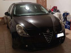 Nero Usata 2015 Alfa Romeo Giulietta Distinctive Tre volumi | 5000 € (Ottimo prezzo)