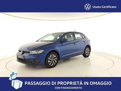 Reef blue metallizzato Usata 2023 VW Polo Life Tre volumi | 18.500 € (Buon prezzo)