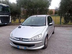 Usata 2005 Peugeot 206 Tre volumi | 2000 € (Buon prezzo)